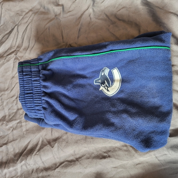 Size 24month reebok Canucks set - Picture 2 of 4